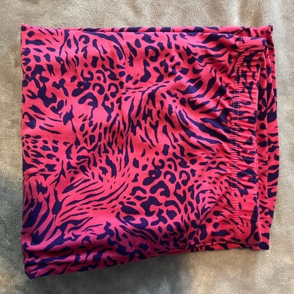 Stylish Pink and Black Women's Shorts - Picture 4 of 4